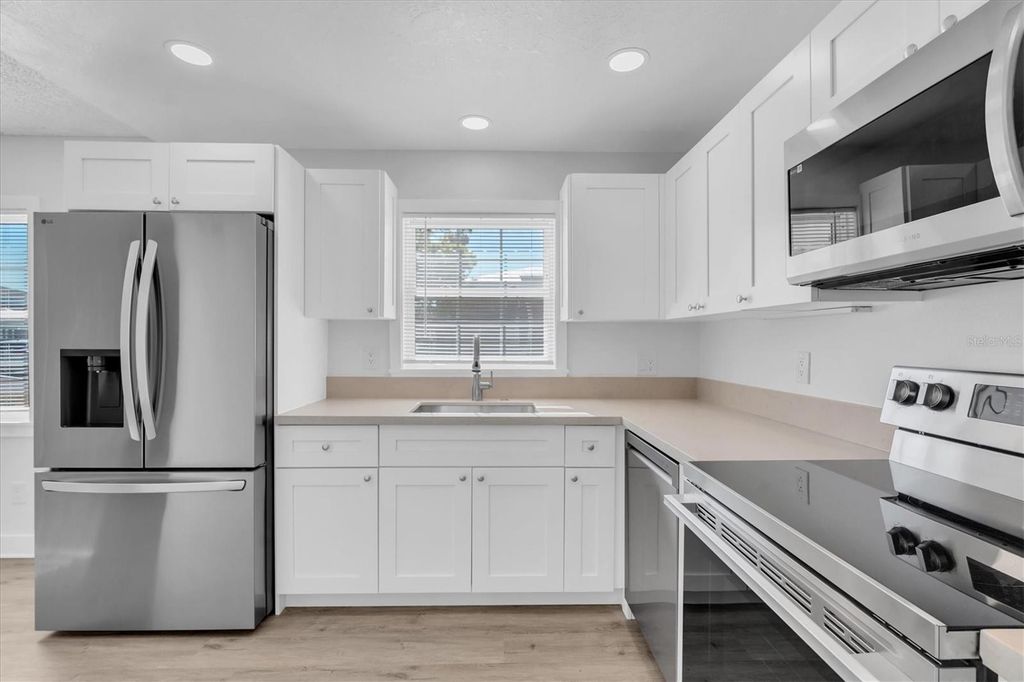 Image 12 of property listing at 1275 85TH AVENUE N A, St Petersburg, FL 33702