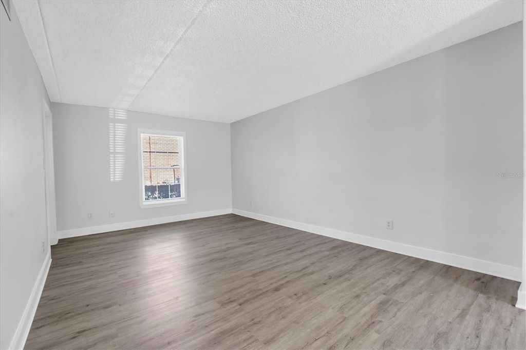 Image 6 of property listing at 1275 85TH AVENUE N A, St Petersburg, FL 33702