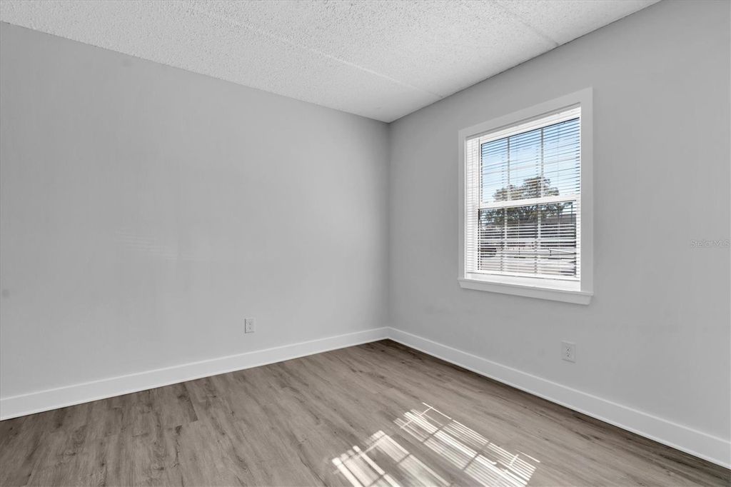 Image 9 of property listing at 1275 85TH AVENUE N A, St Petersburg, FL 33702
