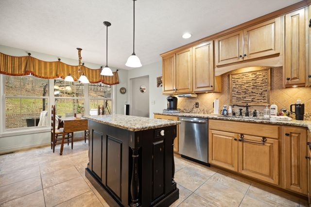 871 Woods Edge Drive, Somerset, KY 42503