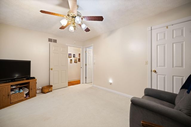 871 Woods Edge Drive, Somerset, KY 42503