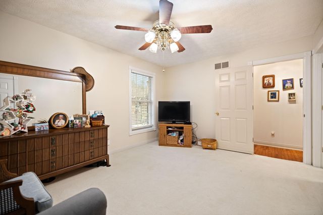 871 Woods Edge Drive, Somerset, KY 42503