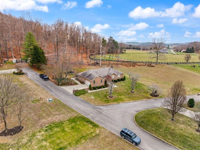 871 Woods Edge Drive, Somerset, KY 42503