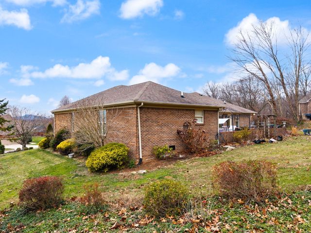 871 Woods Edge Drive, Somerset, KY 42503