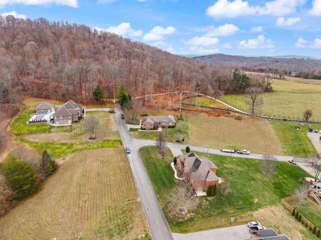 871 Woods Edge Drive, Somerset, KY 42503