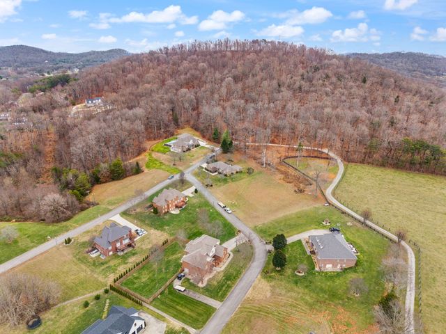 871 Woods Edge Drive, Somerset, KY 42503