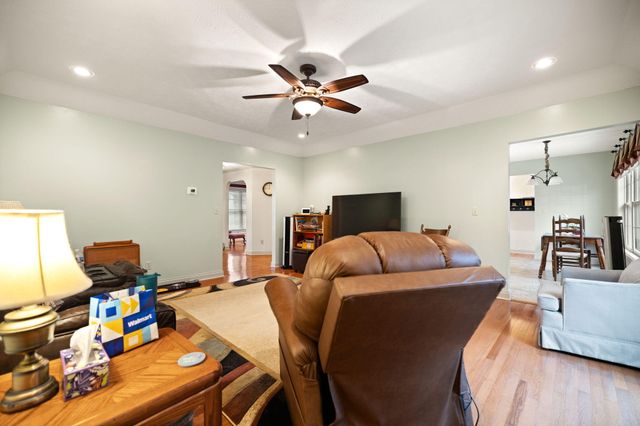 871 Woods Edge Drive, Somerset, KY 42503