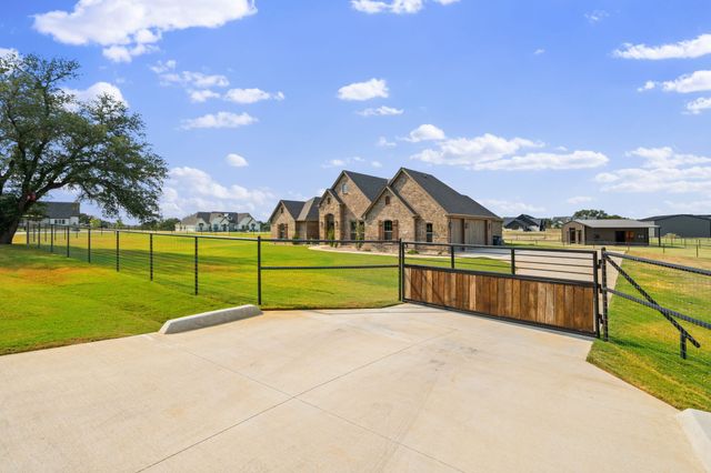 460 Royal Santana Run, Weatherford, TX 76087