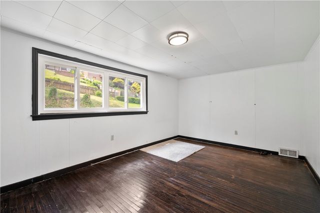 349 Maytide Street, Carrick, PA 15227