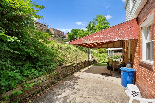349 Maytide Street, Carrick, PA 15227