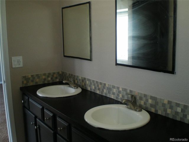 3866 Dyanna Dr, Thornton, CO 80241