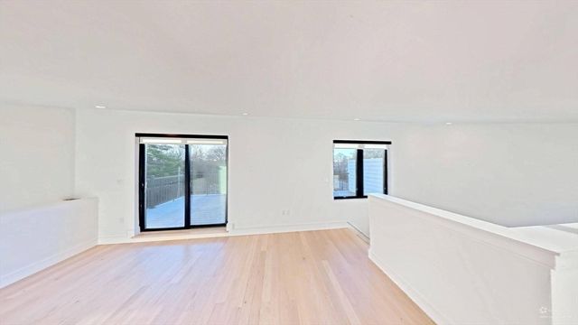 338 Nevada St 338, Newton, MA 02460