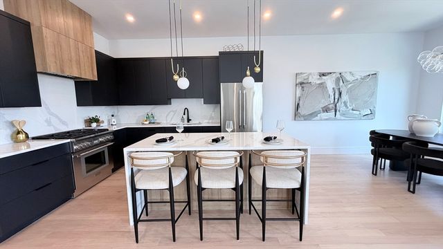 338 Nevada St 338, Newton, MA 02460