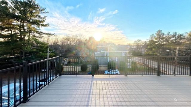 338 Nevada St 338, Newton, MA 02460