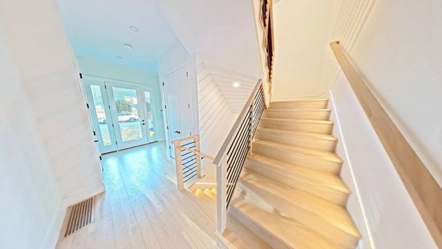 338 Nevada St 338, Newton, MA 02460