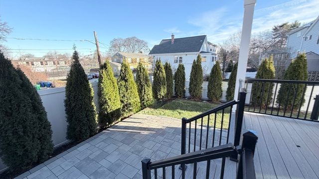 338 Nevada St 338, Newton, MA 02460