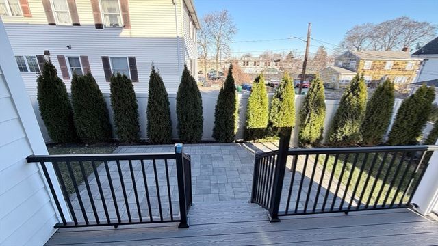 338 Nevada St 338, Newton, MA 02460