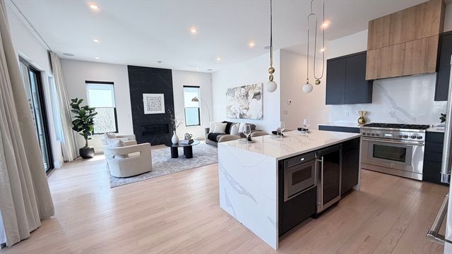 338 Nevada St 338, Newton, MA 02460