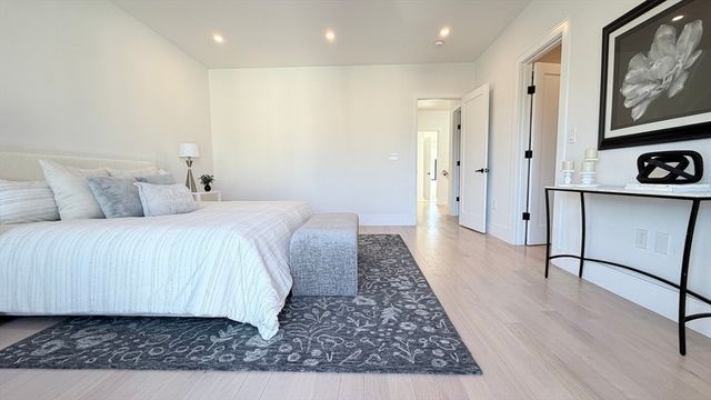 338 Nevada St 338, Newton, MA 02460