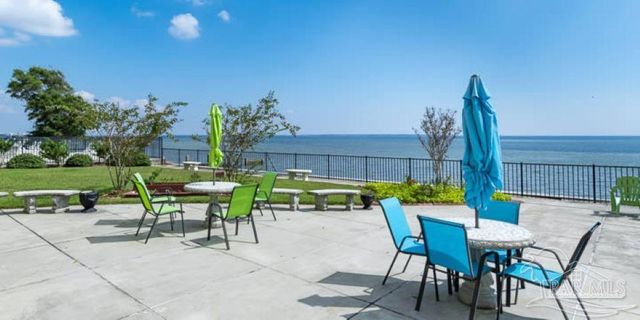 825 Bayshore Dr, Pensacola, FL 32507