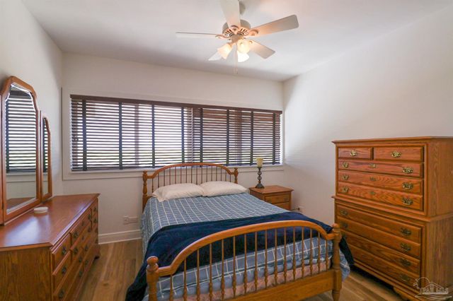 825 Bayshore Dr, Pensacola, FL 32507