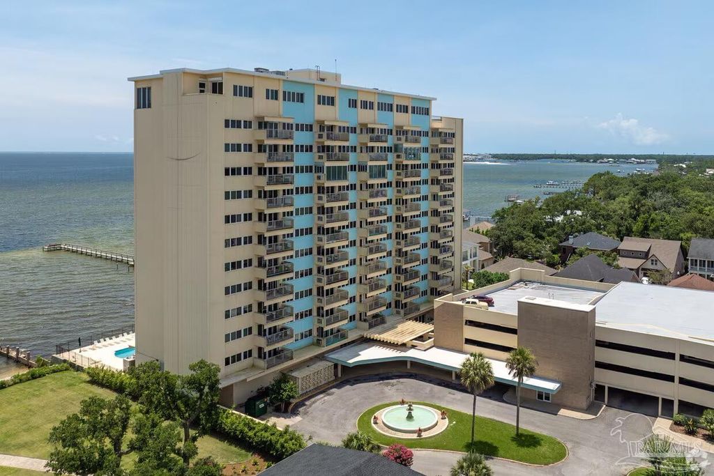 825 Bayshore Dr, Pensacola, FL 32507