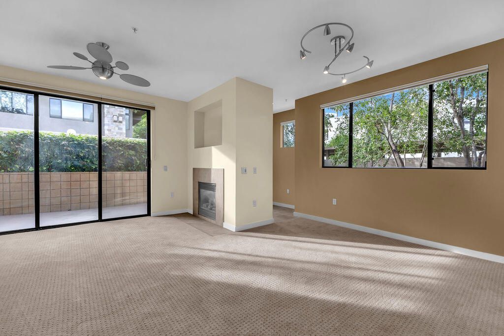 Image 11 of property listing at 910 E Palm Canyon Drive 101, Palm Springs, CA 92264
