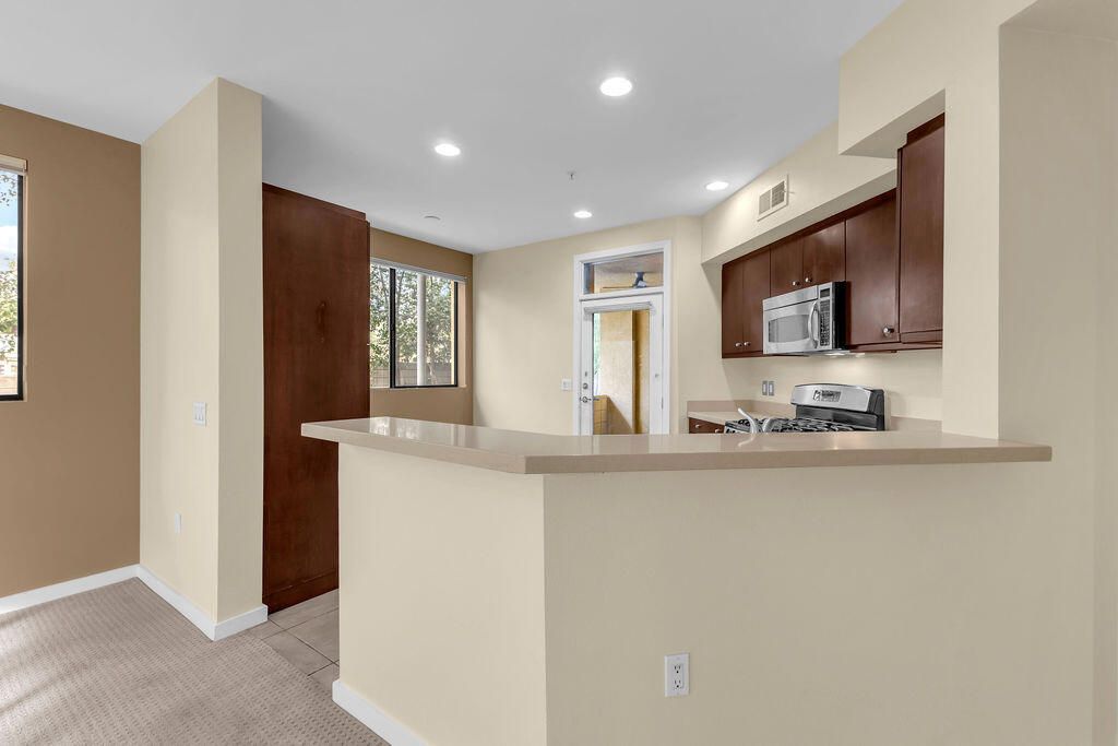 Image 17 of property listing at 910 E Palm Canyon Drive 101, Palm Springs, CA 92264