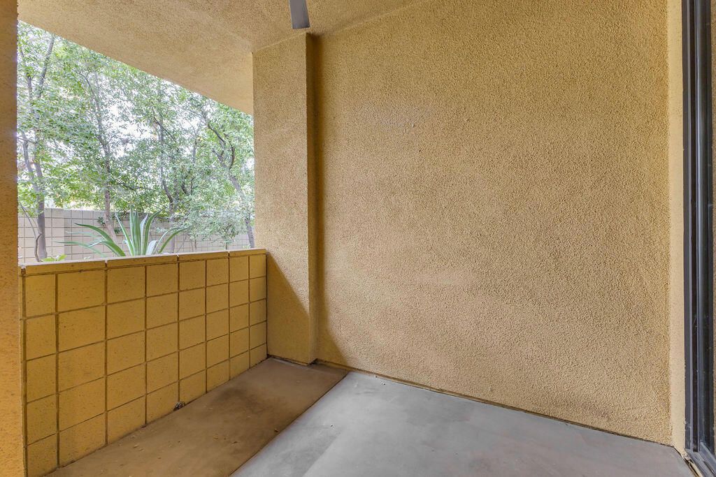 Image 23 of property listing at 910 E Palm Canyon Drive 101, Palm Springs, CA 92264