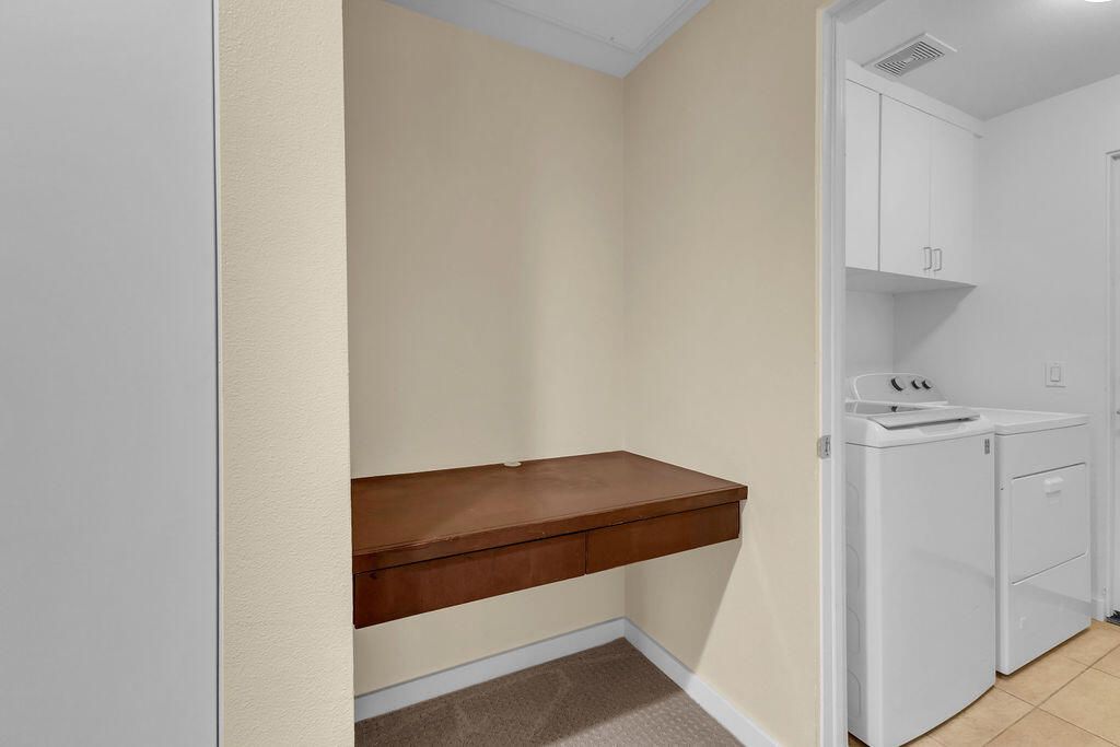 Image 33 of property listing at 910 E Palm Canyon Drive 101, Palm Springs, CA 92264