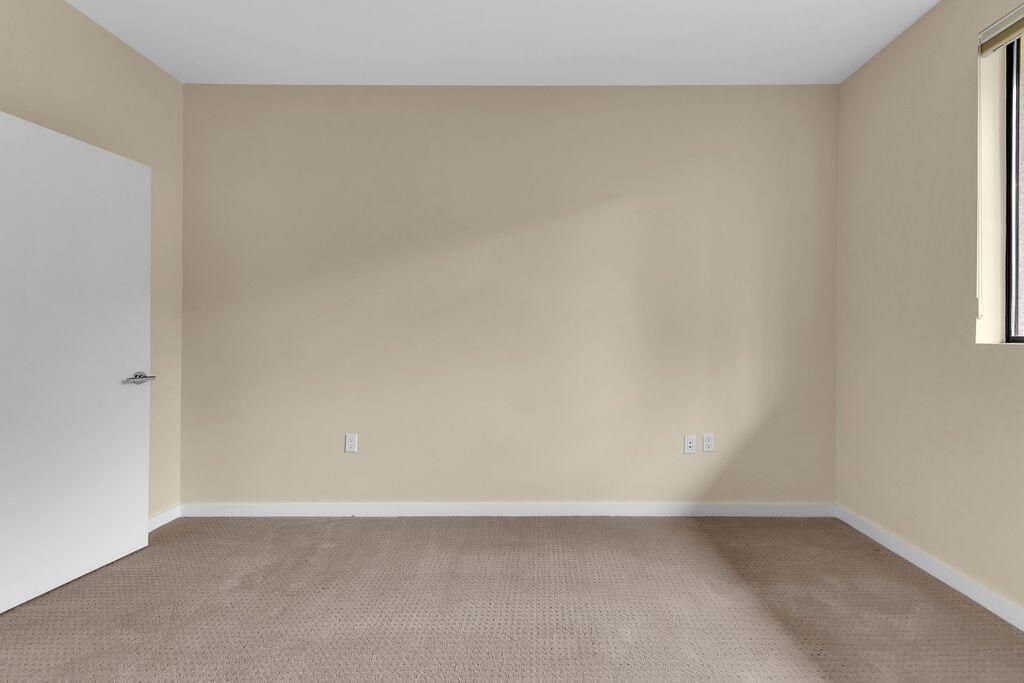 Image 36 of property listing at 910 E Palm Canyon Drive 101, Palm Springs, CA 92264