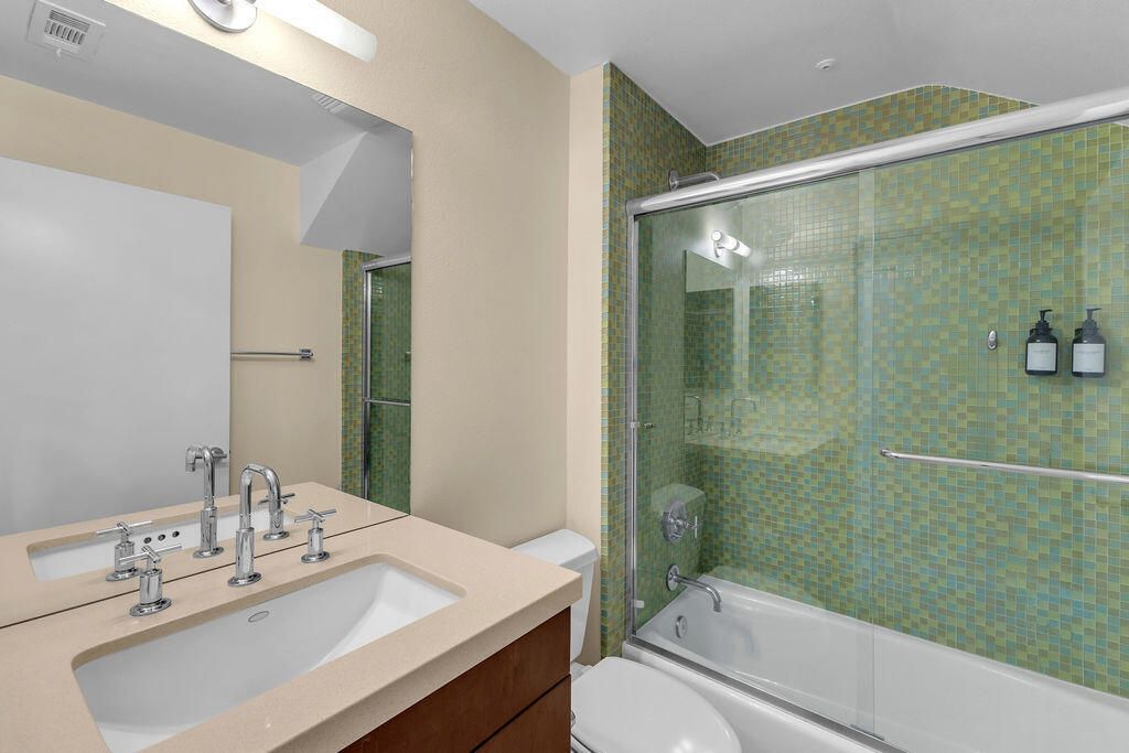 Image 37 of property listing at 910 E Palm Canyon Drive 101, Palm Springs, CA 92264