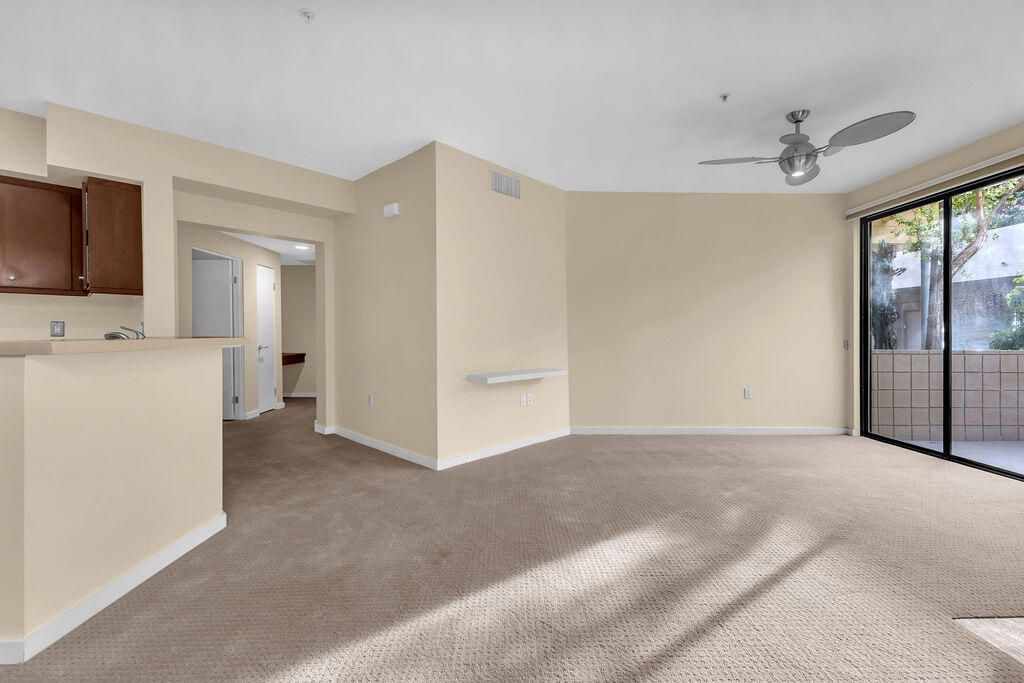 Image 9 of property listing at 910 E Palm Canyon Drive 101, Palm Springs, CA 92264