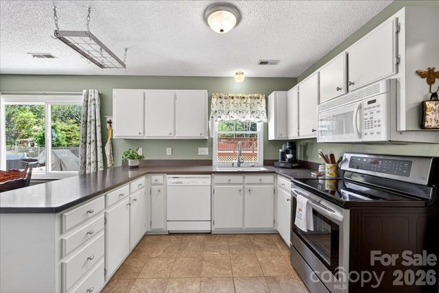 2534 Clearkirk Court, Matthews, NC 28105