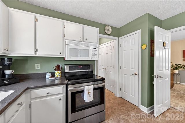 2534 Clearkirk Court, Matthews, NC 28105