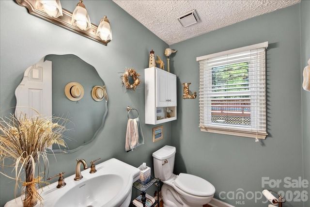 2534 Clearkirk Court, Matthews, NC 28105