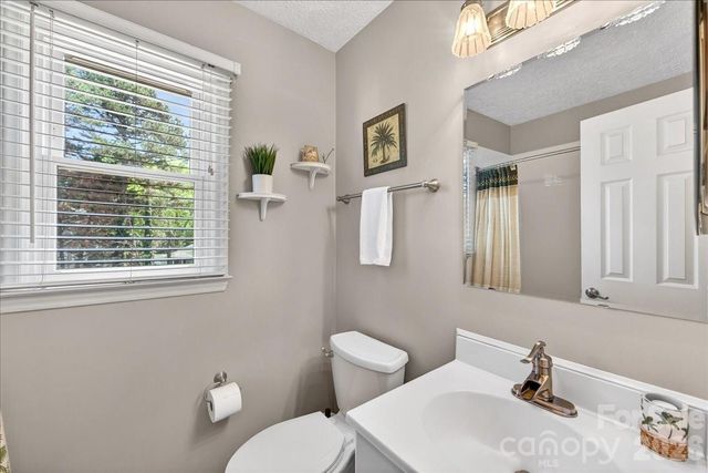 2534 Clearkirk Court, Matthews, NC 28105