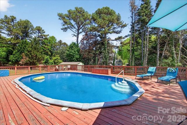 2534 Clearkirk Court, Matthews, NC 28105