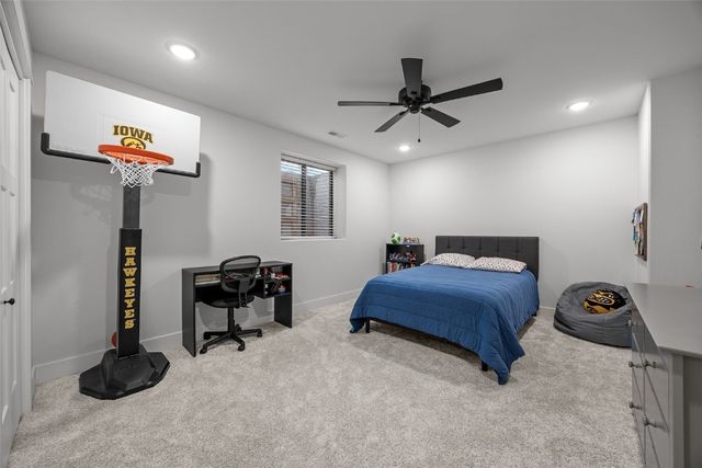 3122 Timber Ridge Court, Hiawatha, IA 52233