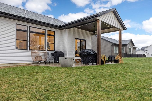 3122 Timber Ridge Court, Hiawatha, IA 52233