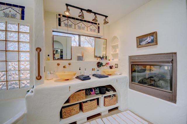 1735 Camino De La Tierra, Corrales, NM 87048