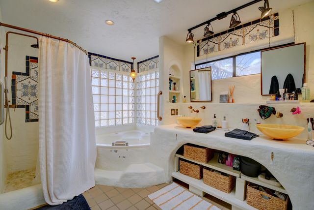 1735 Camino De La Tierra, Corrales, NM 87048