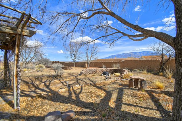 1735 Camino De La Tierra, Corrales, NM 87048