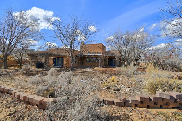 1735 Camino De La Tierra, Corrales, NM 87048