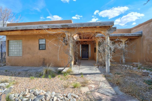 1735 Camino De La Tierra, Corrales, NM 87048