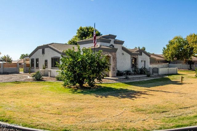 18811 W COLLEGE Drive, Litchfield Park, AZ 85340