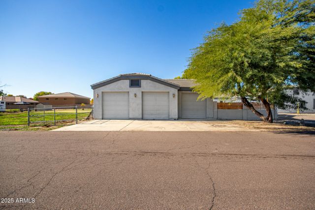 18811 W COLLEGE Drive, Litchfield Park, AZ 85340