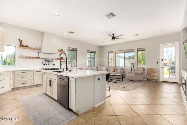 18811 W COLLEGE Drive, Litchfield Park, AZ 85340