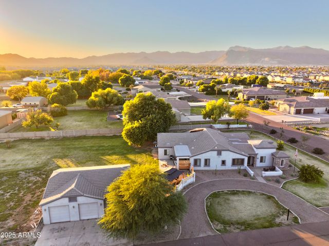 18811 W COLLEGE Drive, Litchfield Park, AZ 85340