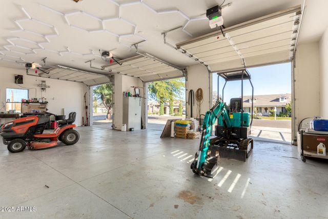 18811 W COLLEGE Drive, Litchfield Park, AZ 85340